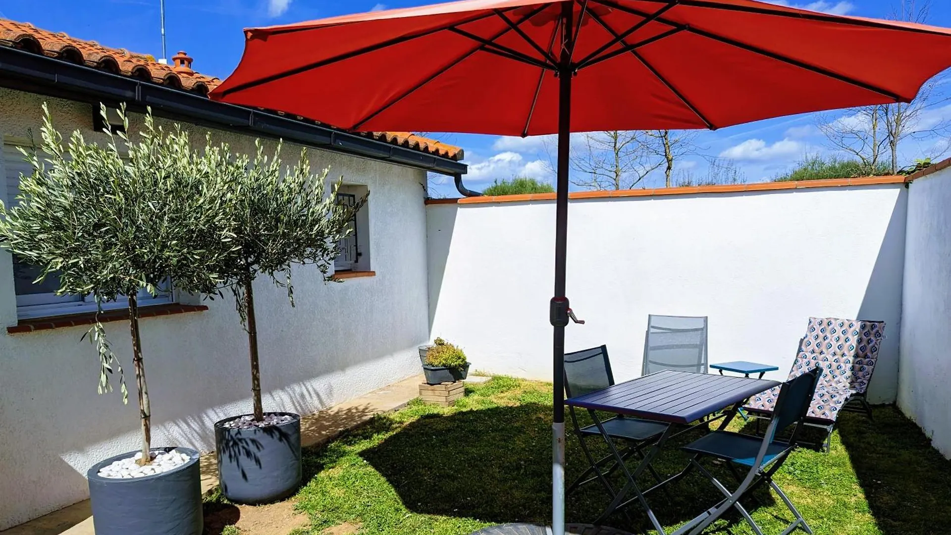 Studio Independant, Calme, Avec Parking Prive Et Grand Jardin, Proche De Toulouse Villeneuve-Tolosane 0*,  France